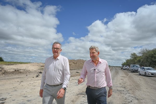 Frigerio supervisa las obras de reconstrucción en la Ruta Viale Arroyo El Durazno