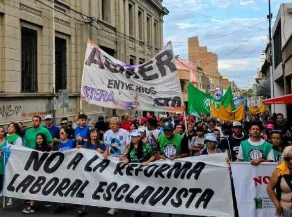 Masiva marcha en Paraná: miles se movilizan contra la reforma laboral