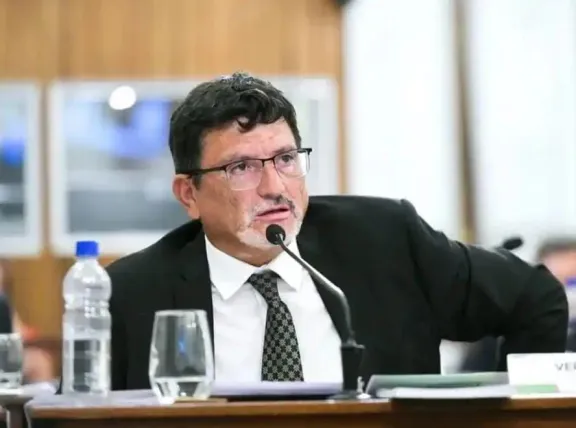 Senador responde al Colegio de Abogacía por críticas a la OSER