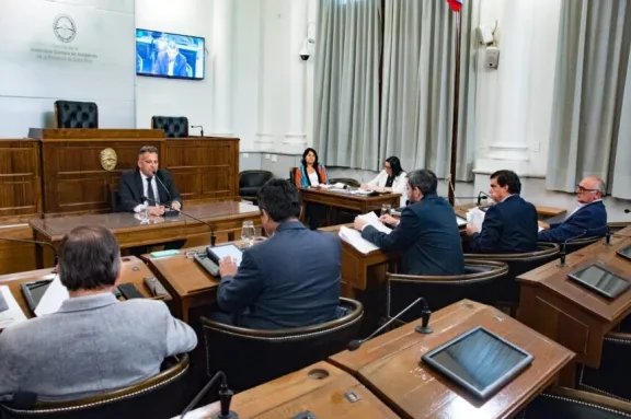 Convocatoria Oficial del Senado: Sesión Ordinaria y Reuniones de Comisiones