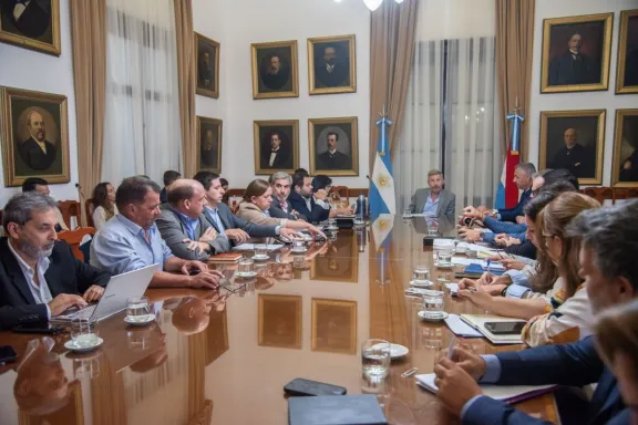 Frigerio y su gabinete analizan el borrador de la reforma previsional