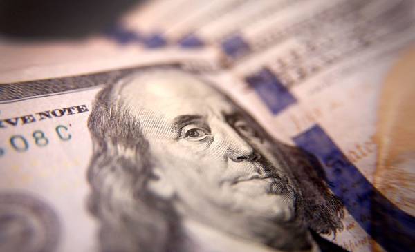 El dólar alcanza un nuevo récord histórico tras una jornada de intensa alza