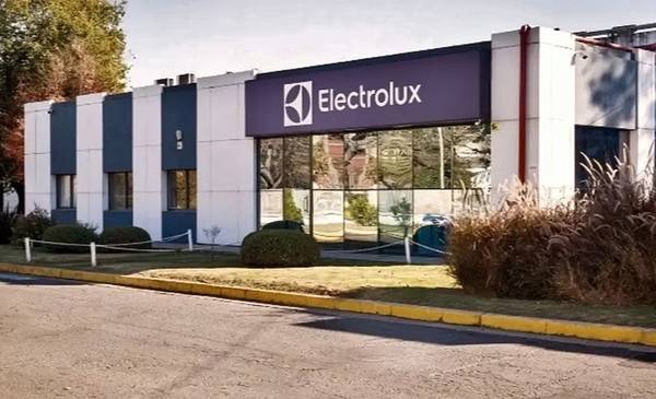 Crisis en Electrolux: Planta de Rosario detiene fabricación de heladeras
