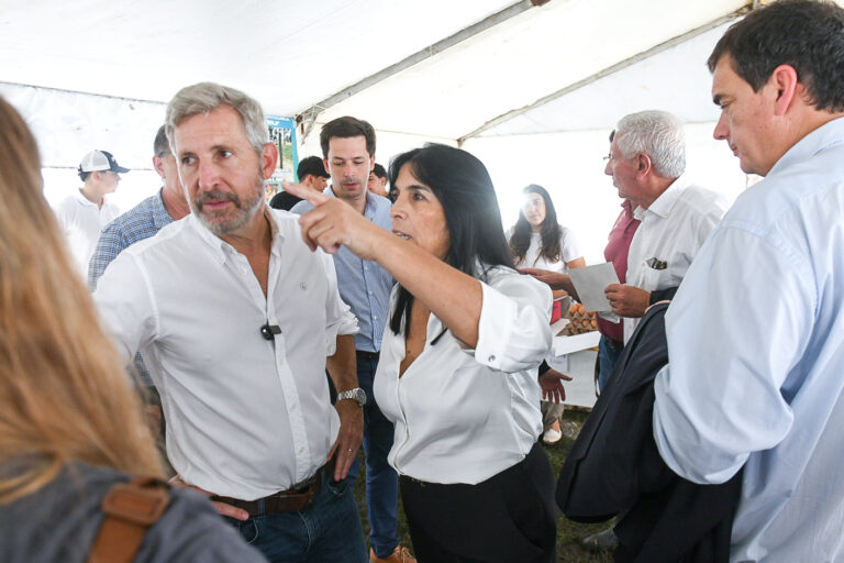 Frigerio y Aluani recorren la Expo Provincial de la Leche en Nogoyá