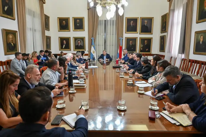 Frigerio y su gabinete analizaron tres obras clave para la provincia