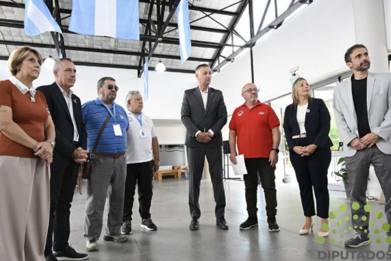 Diputados recorrieron la muestra itinerante sobre las Islas Malvinas