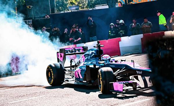 10 Fotos Inéditas de la Exhibición de Franco Colapinto en Buenos Aires