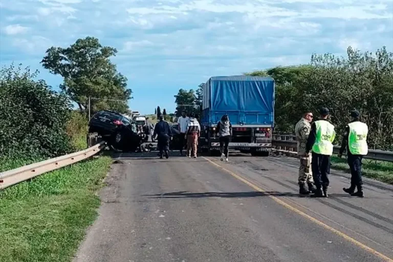 Choque Frontal en Puente de la Ruta 11: Causas y Consecuencias