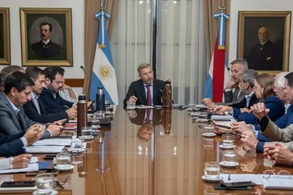 Frigerio preside reunión de gabinete con eje en obras públicas y reforma previsional