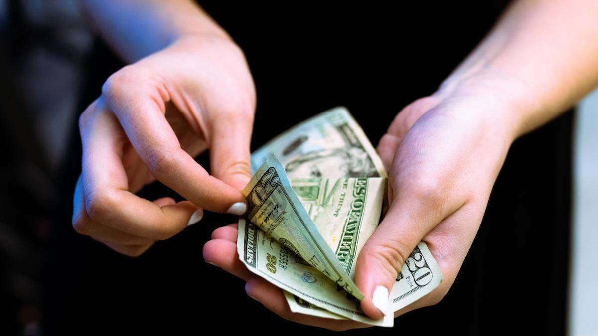Official Dollar Unchanged, Closes Week at $1,420