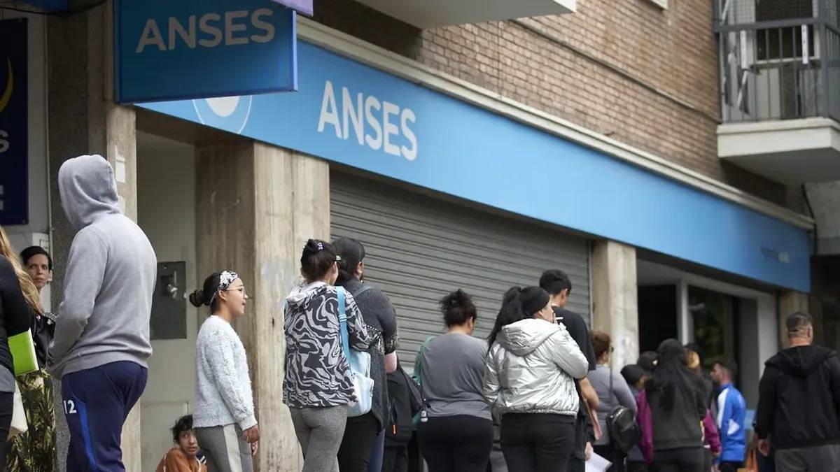 Jubilaciones y pensiones de ANSES aumentarán un 2,6% en junio