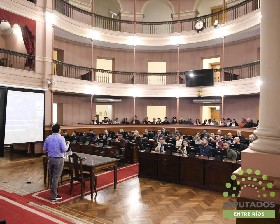 Capacitación en Inteligencia Artificial para el trabajo parlamentario: Diputados impulsa la innovación legislativa