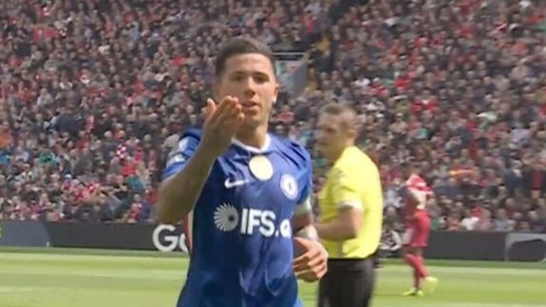 Enzo Fernández Scores Stunning Free Kick Goal for Chelsea vs Liverpool