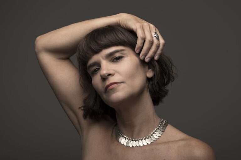 Barbarita Palacios presenta "Vivir así" en Rock.com.ar