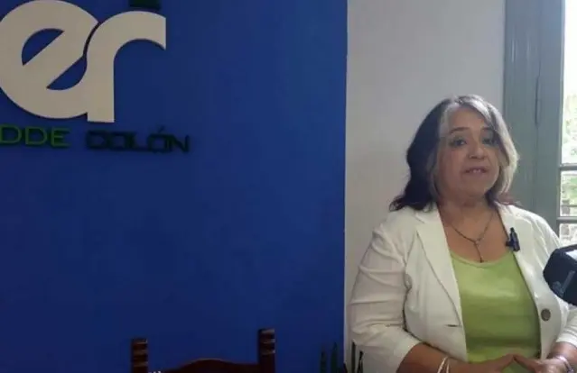 Escándalo en Colón: hija de Lina Bosch cobra sin tener el secundario registrado
