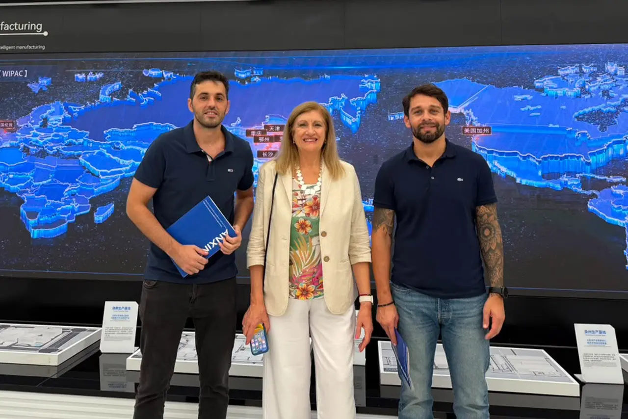 Romero visita en China una empresa líder en gestión energética e infraestructura urbana inteligente