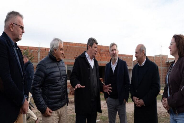 Gobierno Provincial de Santa Elena ejecuta 30 soluciones habitacionales