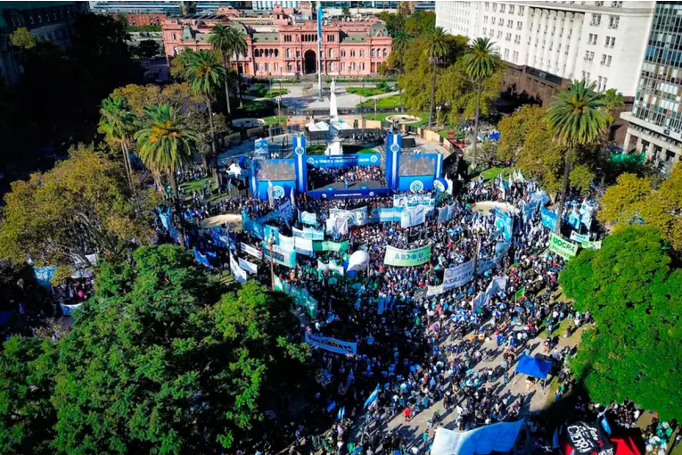 CGT lanza advertencia en Plaza de Mayo: "Se terminó la paciencia"