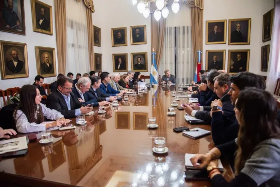 Frigerio Evaluó en Gabinete el Avance del Plan Vial Provincial