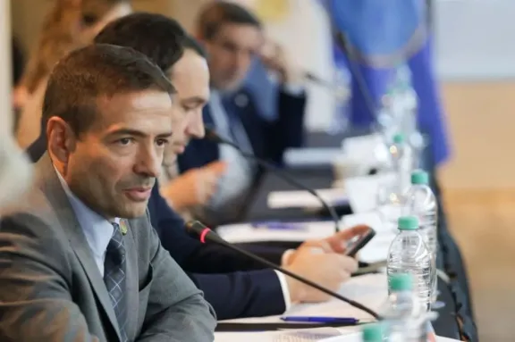 Ministro de Salud enfrenta interpelación en Diputados hoy