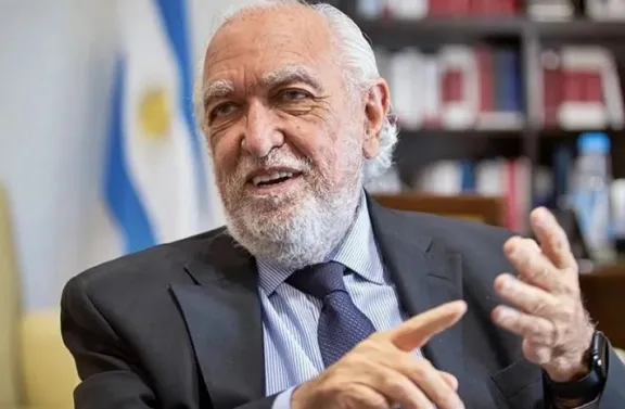 Uader otorga el Doctor Honoris Causa a Ricardo Gil Lavedra