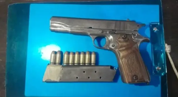 Detienen a joven por secuestro de arma de guerra