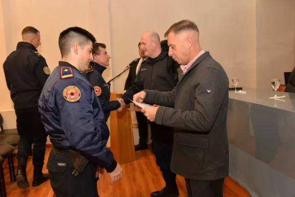 Policía de Entre Ríos recibe capacitación especializada en combate de incendios