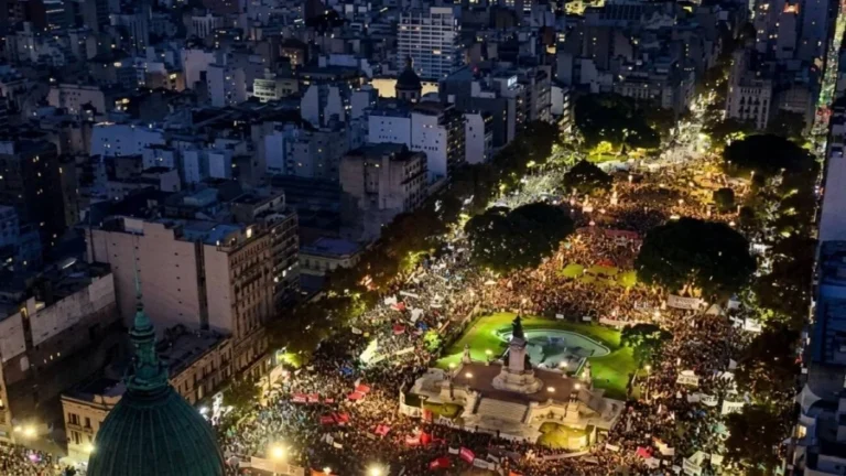 Multitudinaria convocatoria en Plaza del Congreso por un nuevo Ni Una Menos