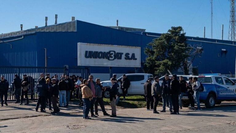 Cierre de histórica fábrica de baterías en Gualeguaychú: despidieron a empleados por WhatsApp