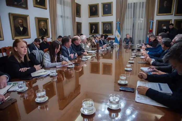 Frigerio busca agilizar proyectos de ley clave en reunión de Gabinete