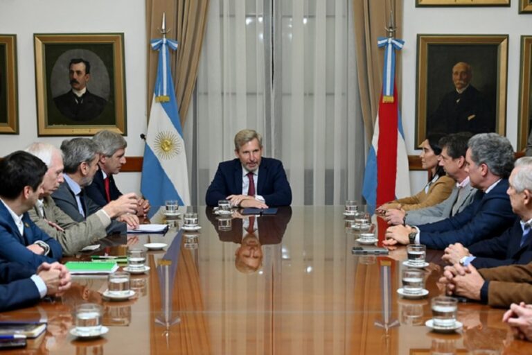 Gobernador entrerriano reúne a Caputo y empresarios en encuentro clave