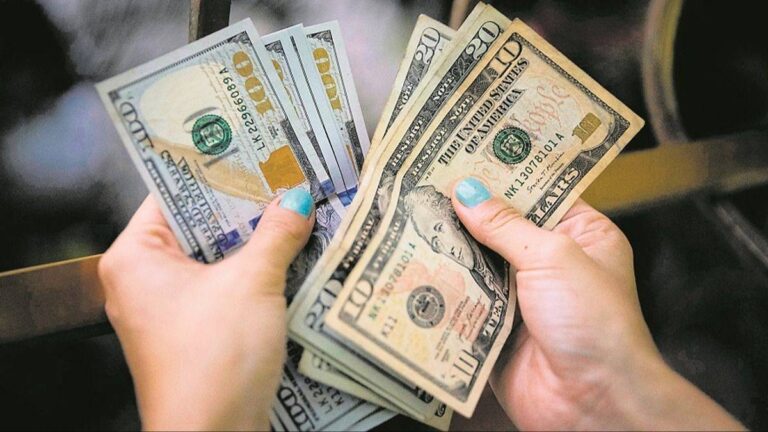 Dólar oficial subió 5 pesos y cerró en $1.455