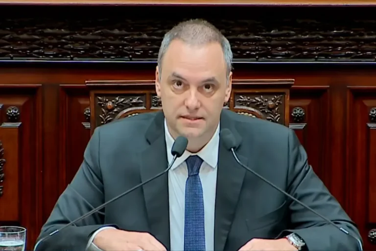 Oposición solicita sesión para interpelar al Jefe de Gabinete