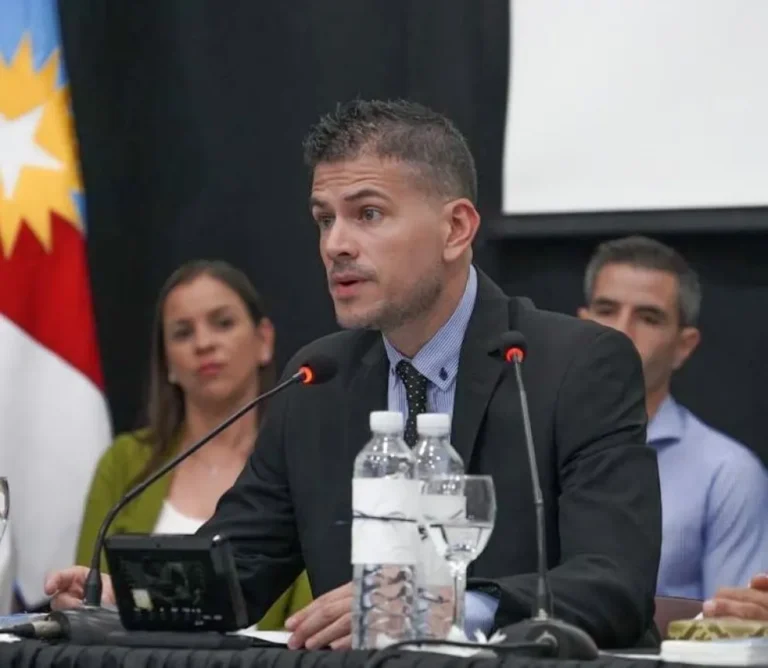 Intendente de Feliciano se pronuncia sobre escandalosa salida del ex jefe de Gabinete