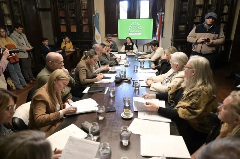 Diputados retoman este martes el debate de proyectos para regular pedidos de juicio político