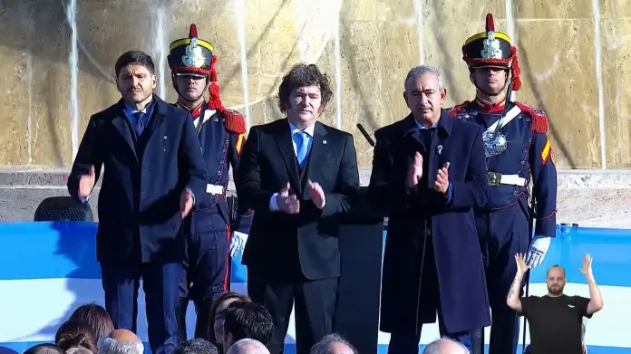 Javier Milei preside el solemne Día de la Bandera en Rosario
