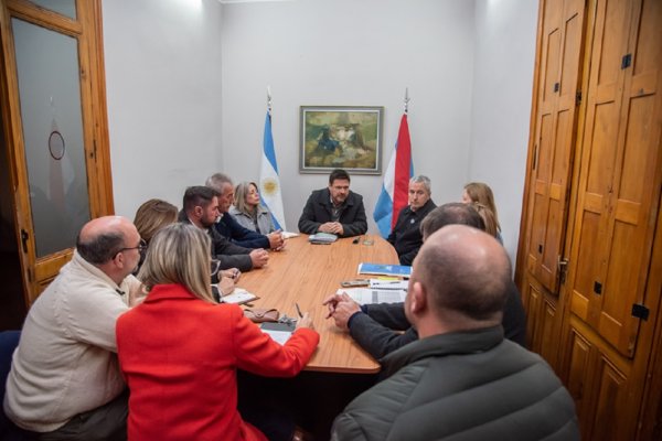 Ejecutivo recibe a ligas de comunas y bloques legislativos para debatir coparticipación