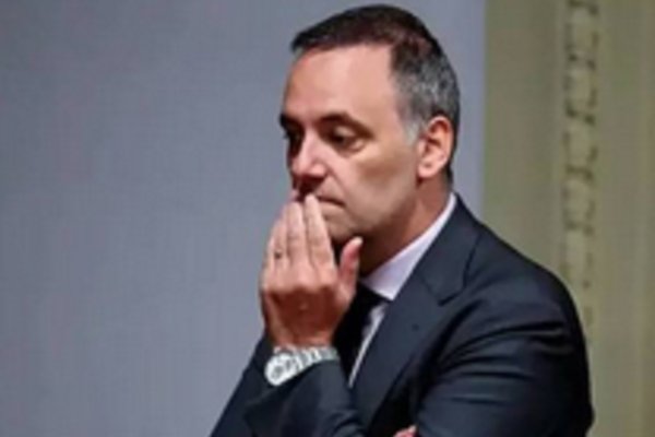 Manuel Adorni en la cuerda floja: en Casa Rosada ya analizan su reemplazo