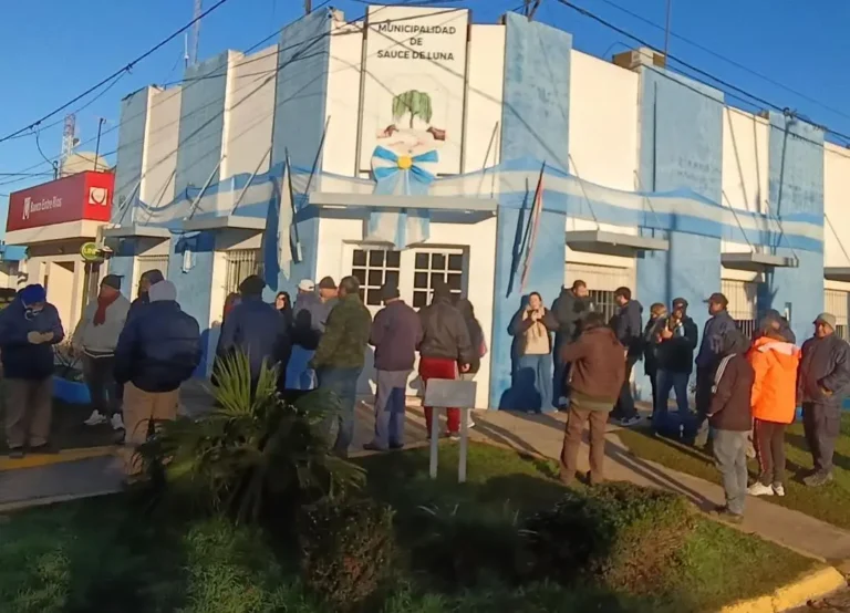 Trabajadores logran acuerdo con el intendente tras semanas de conflicto