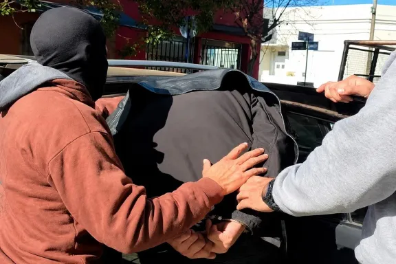 Detienen a ex docente en Concordia por presunto grooming