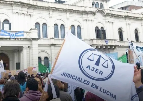 Judiciales en alerta: trabajan a reglamento en plena movilización