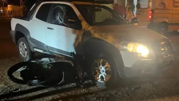 Joven Hospitalizado Tras Choque de Moto y Camioneta