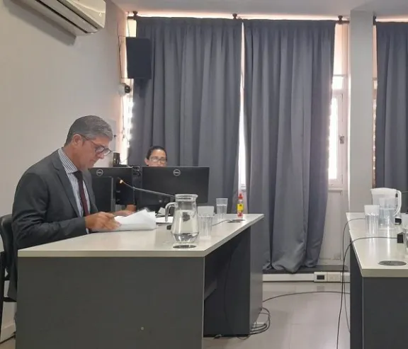 Justicia prohíbe al jefe policial sancionar a denunciantes