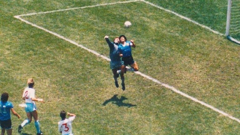 Relator inglés sorprende al recordar la "Mano de Dios" de Maradona durante un gol de Messi: "Historia"