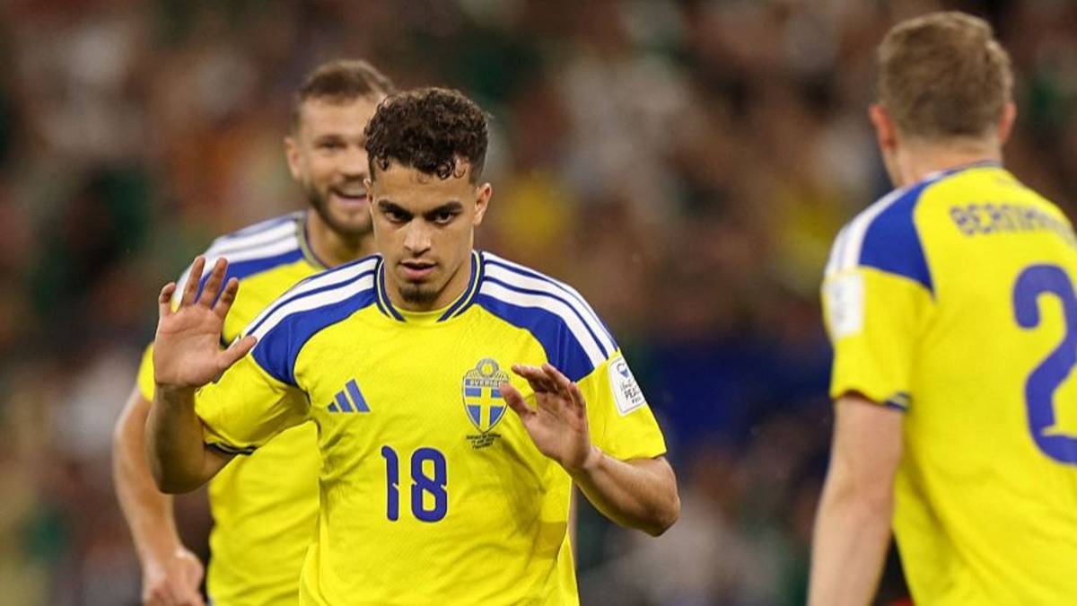 Yasin Ayari Scores Two Goals in World Cup Debut, Apologizes to His Father