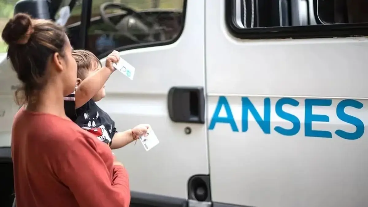ANSES reduce asignaciones familiares: Milei sin respuesta sobre la AUH