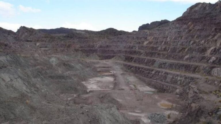 Privatización del uranio y entrega de secretos nucleares a EE.UU.