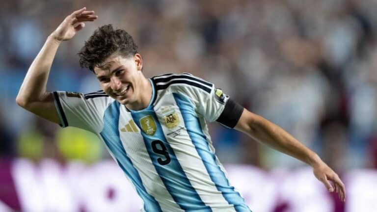 Julián Álvarez recibe un duro golpe antes de la final del Mundial