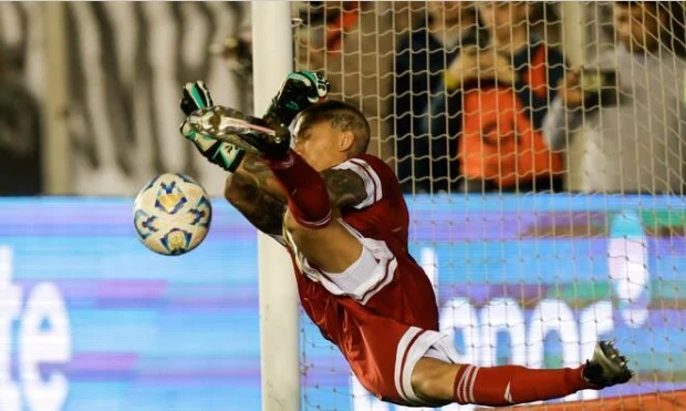 Nacho Arce, héroe de Riestra, clasifica a los octavos de la Copa Argentina