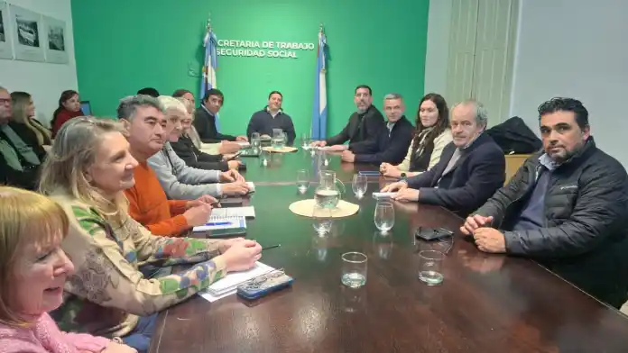 Docentes rechazan nueva oferta salarial del gobierno en paritarias